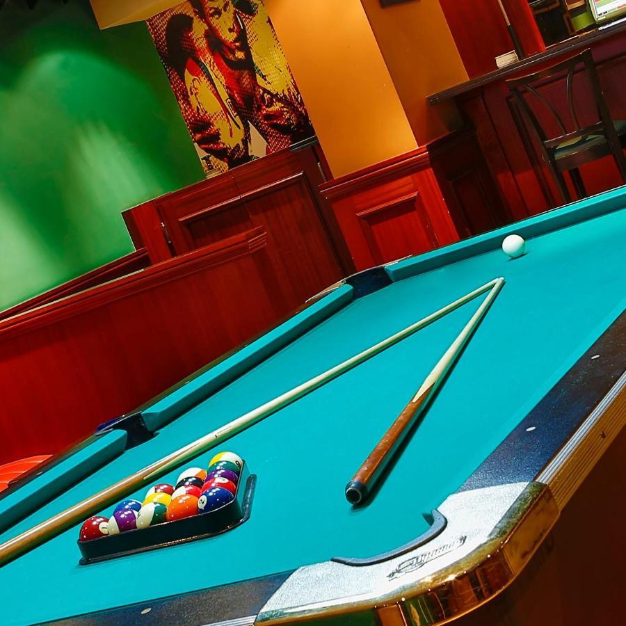 Park Regis Kris Kin Hotel Dubai Eksteriør billede Pool table
