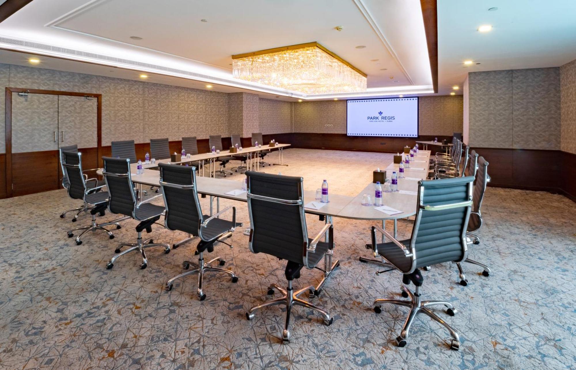 Park Regis Kris Kin Hotel Dubai Eksteriør billede Meeting room