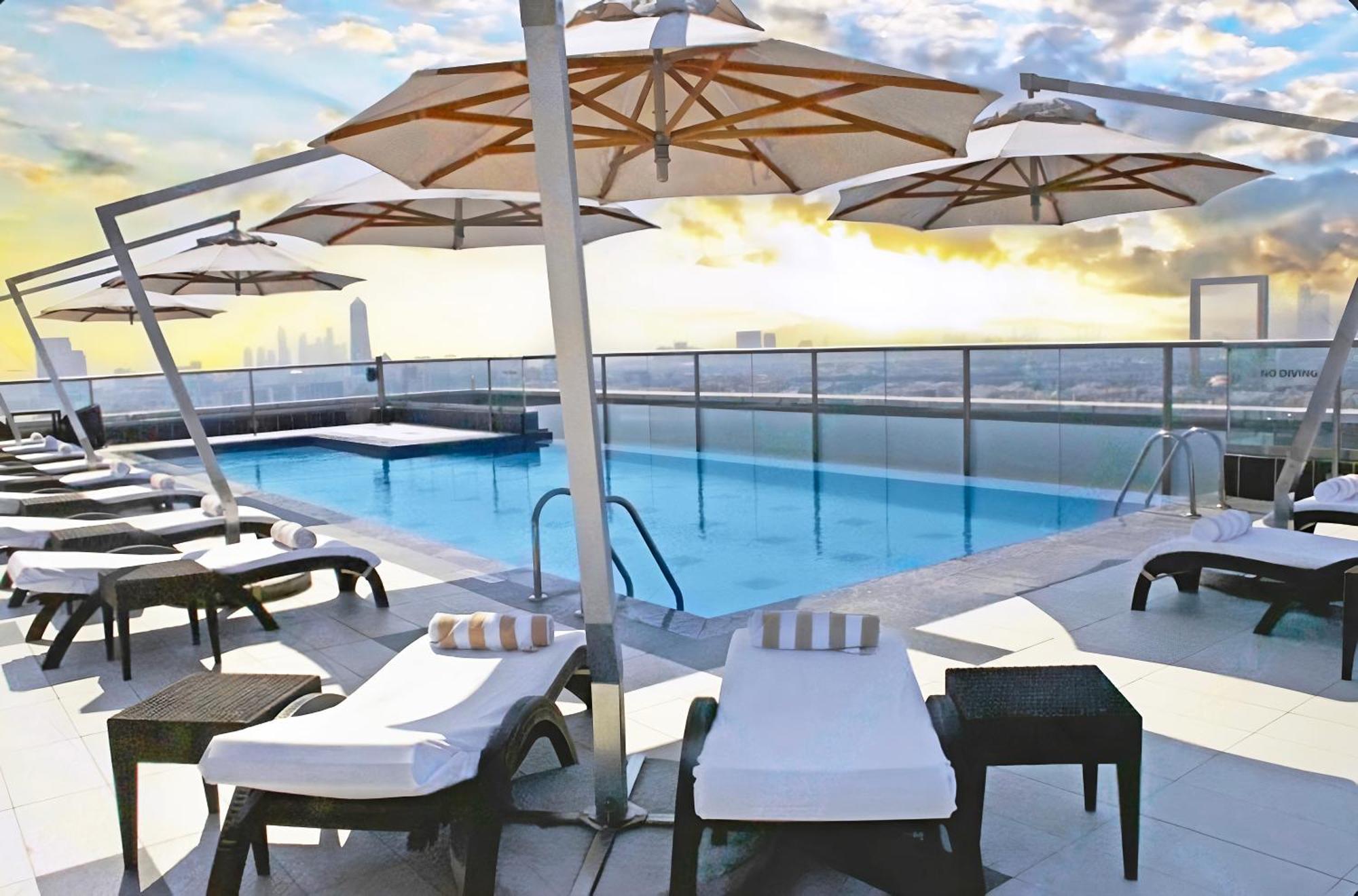 Park Regis Kris Kin Hotel Dubai Eksteriør billede Rooftop pool